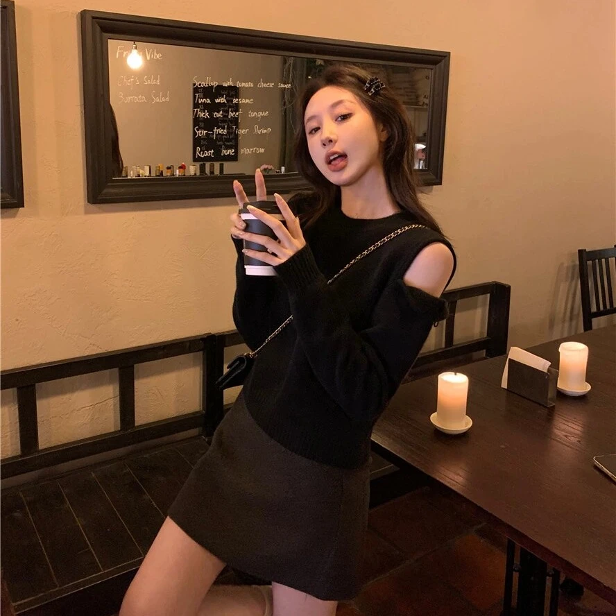 2025春季新款设计感露肩毛衣女高级感气质修身显瘦打底长袖针织衫