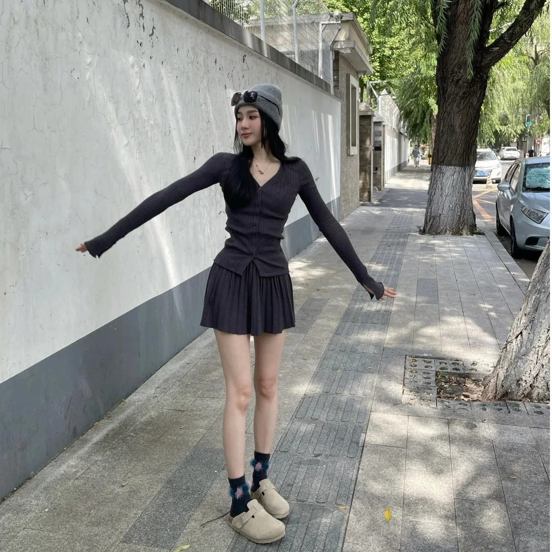 2025秋季新款气质显瘦单排扣长袖针织衫上衣女时尚高腰百褶半身裙