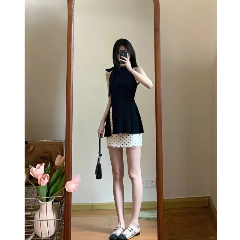 黑色修身打底衫挂脖背心法式设计感小众上衣女搭配A字波点半身裙