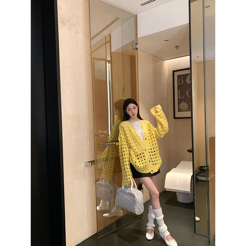 2025秋季高级设计感透气镂空长袖针织开衫高腰直筒黑色包臀半身裙