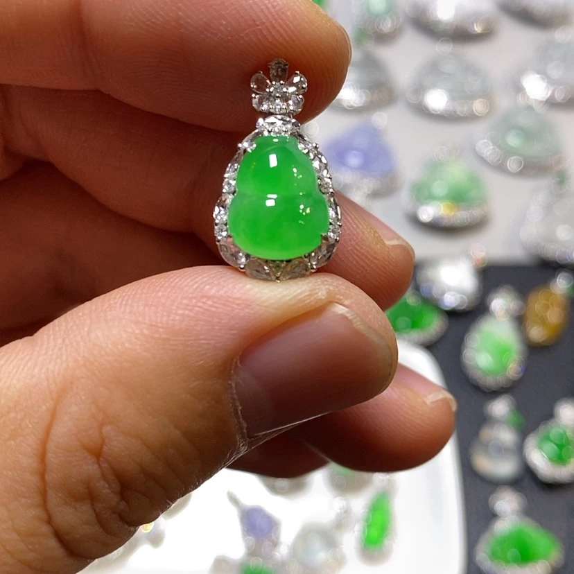 【闪购商品】翡翠吊坠(不含链)18K金镶嵌葫芦