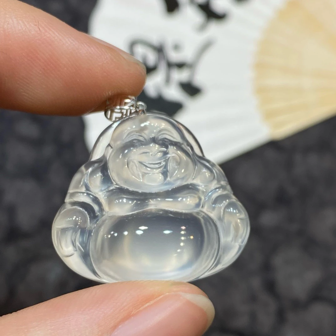 18K金镶嵌玻璃种玉髓佛公吊坠，极光白冰透无暇玛瑙，多样性发其一