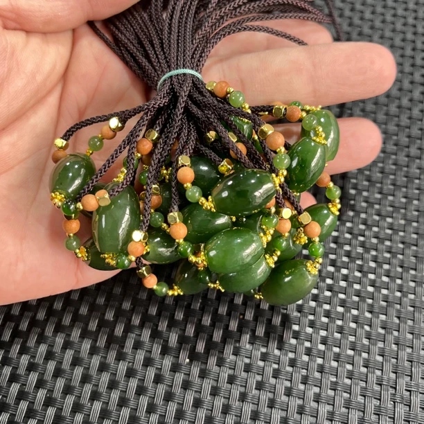 【源石珠宝】和田玉老料碧玉菠菜绿约17*11mm鼓珠吊坠（多样性发一