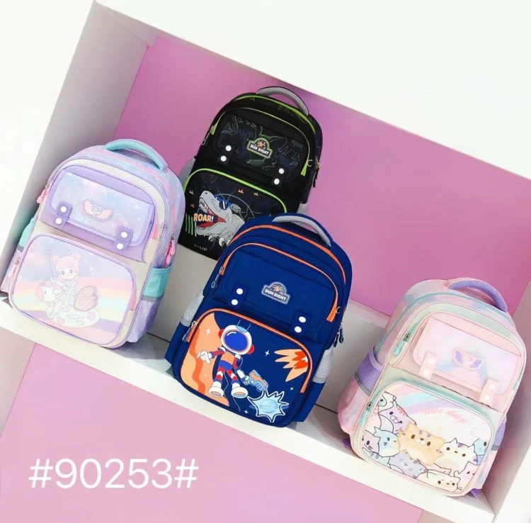 【1/4】年级阳光8点轻便儿童减负护脊防泼水儿童书包