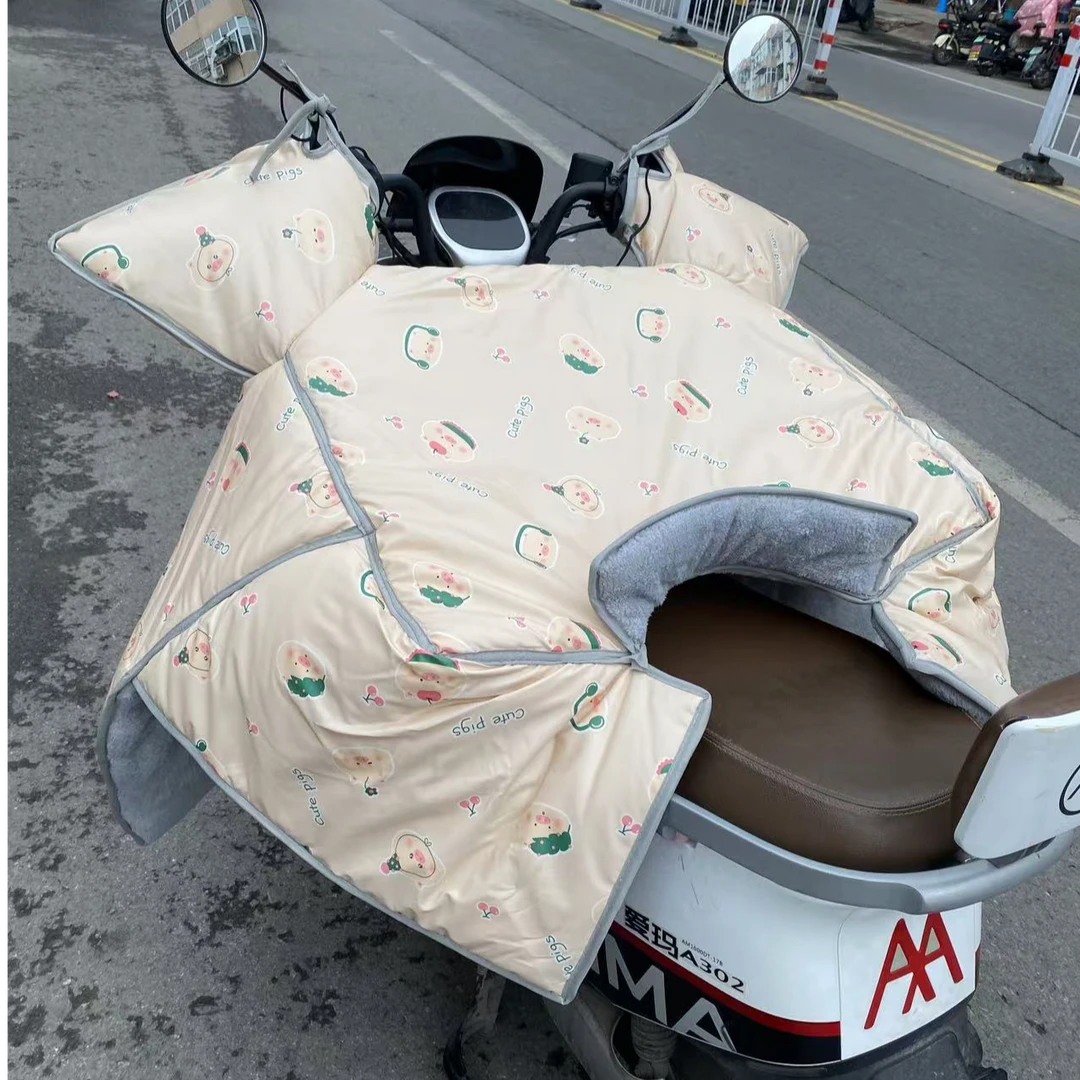 皮革特厚加绒保暖摩托车防雨水电瓶车挡风罩护肩通用可挂头盔