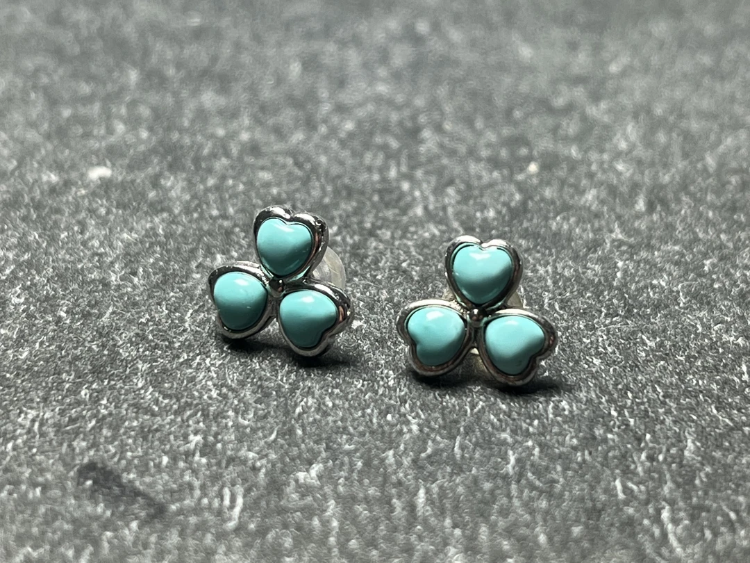 原矿绿松石高瓷玉化镶925银女款耳钉