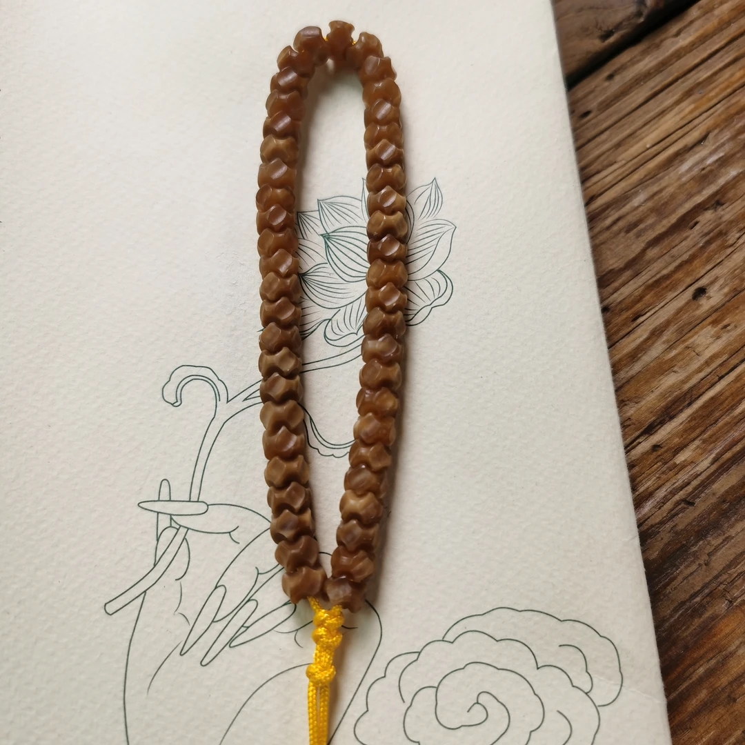 卡7.7*5.4mm左右龙脊菩提子玉化料雕刻龙骨文玩手串单圈手持