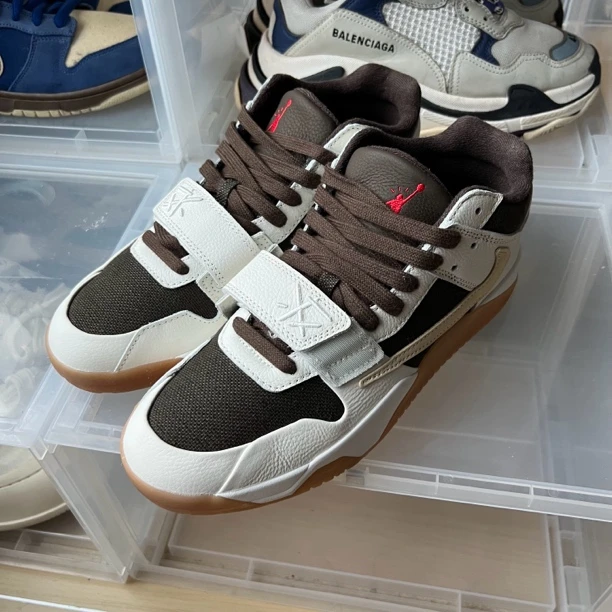 Jumpman 倒钩 鞋码43/99新试穿一脚原盒/公价4399 FZ8117-100