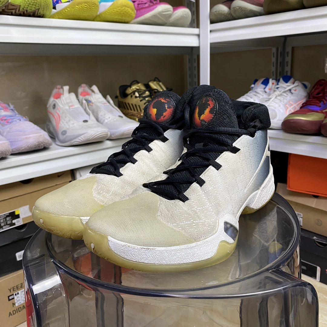 AJ30黑白渐变 鞋码41/9新/公价2494 811006-101实战篮球鞋