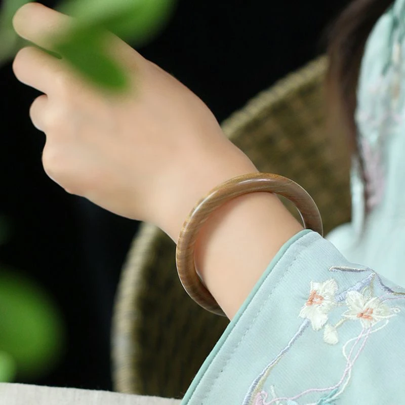 天然保真正品绿檀女款自带檀木味会变色吐丝很神奇的一款