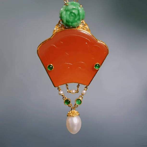 【老物新作】18k金镶嵌老玛瑙扇形吊坠