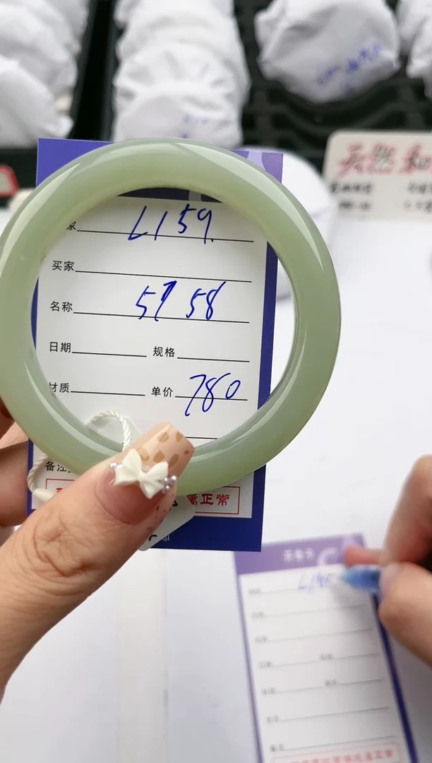 【闪购商品】和田玉手镯未镶嵌159微色差T1