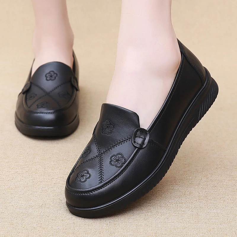 春秋女鞋真皮软底舒适皮鞋中年妈妈单鞋中老年平底防滑工作鞋老人