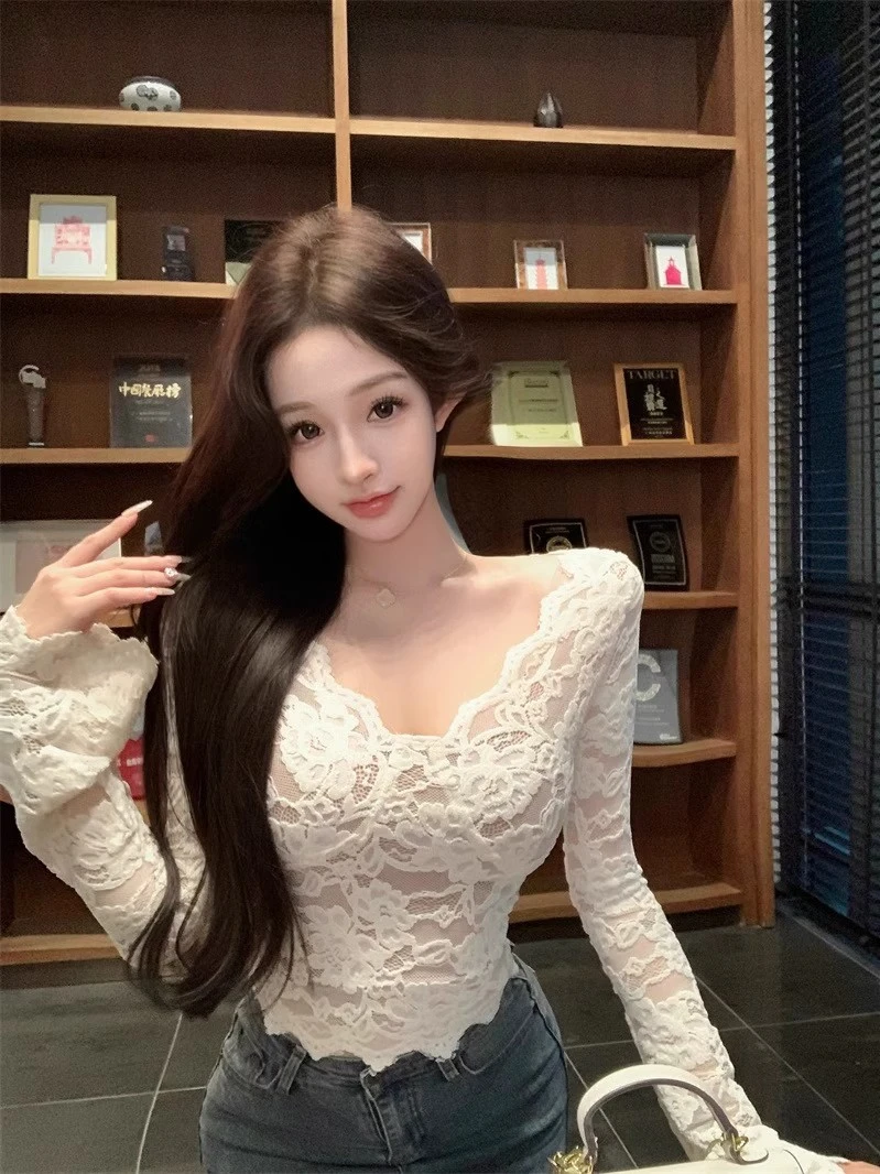 纯欲辣妹性感显胸v领上衣女秋冬显身材加绒蕾丝打底衫内搭可外穿