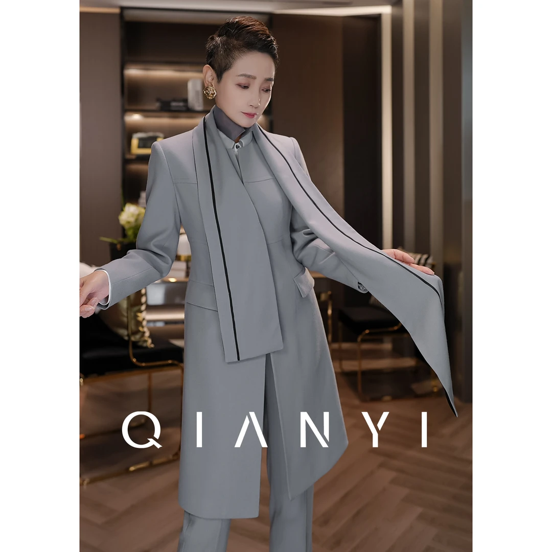 纤屹2025新款秋冬季半风衣正装小脚裤灰色两件套时尚套装女