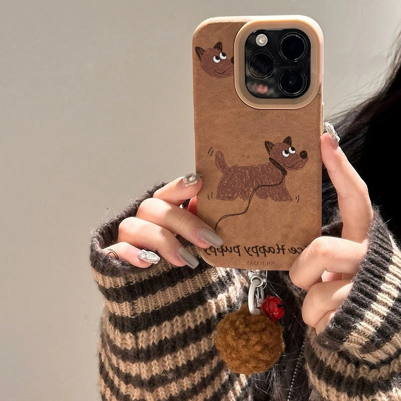 BANCA秋冬毛球铃铛小狗适用苹果16pro手机壳iPhone15翻毛皮14/13