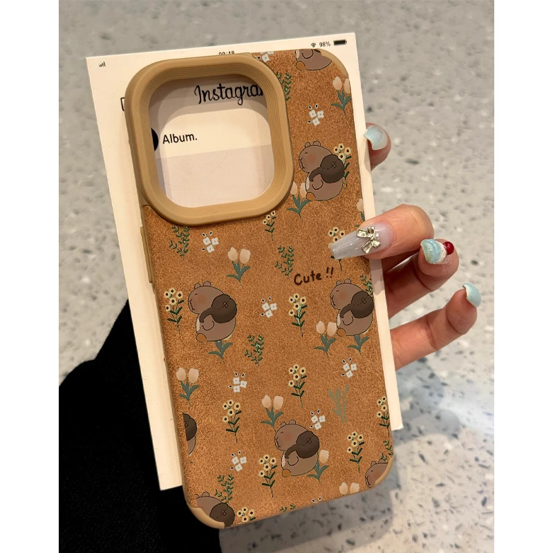 BANCA咖色背包卡皮巴拉适用苹果16pro手机壳iPhone15翻毛皮14软13
