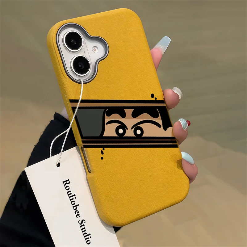 BANCA皮纹可爱偷瞄小新适用苹果16手机壳iPhone15金属框14大孔13