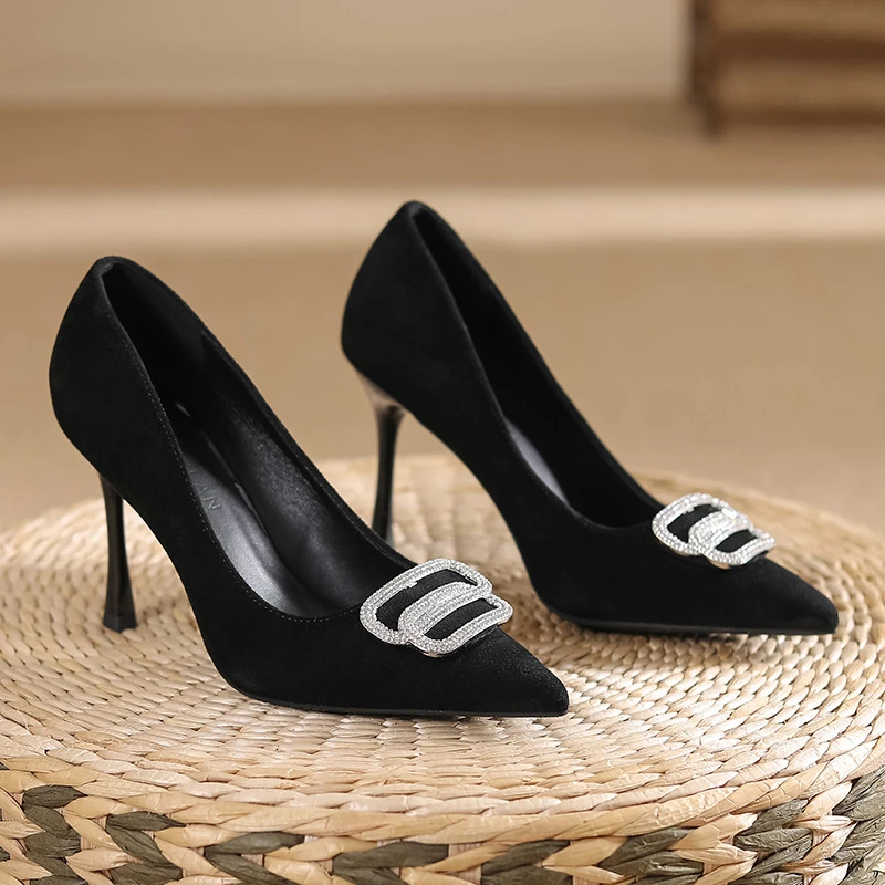 加宽加肥大码女鞋绒面尖头搭扣高跟百搭春季跟鞋女大码加宽设计感