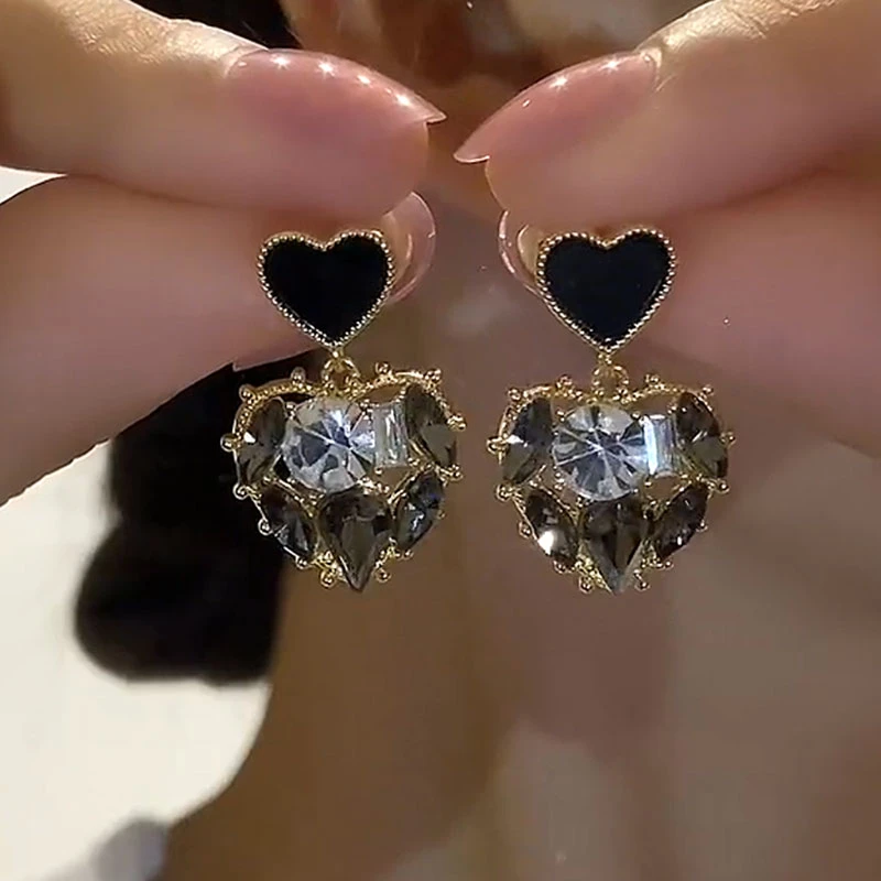 达丽拉 铜合金合成锆石耳饰 小众设计轻奢高级感超闪镶钻爱心耳钉