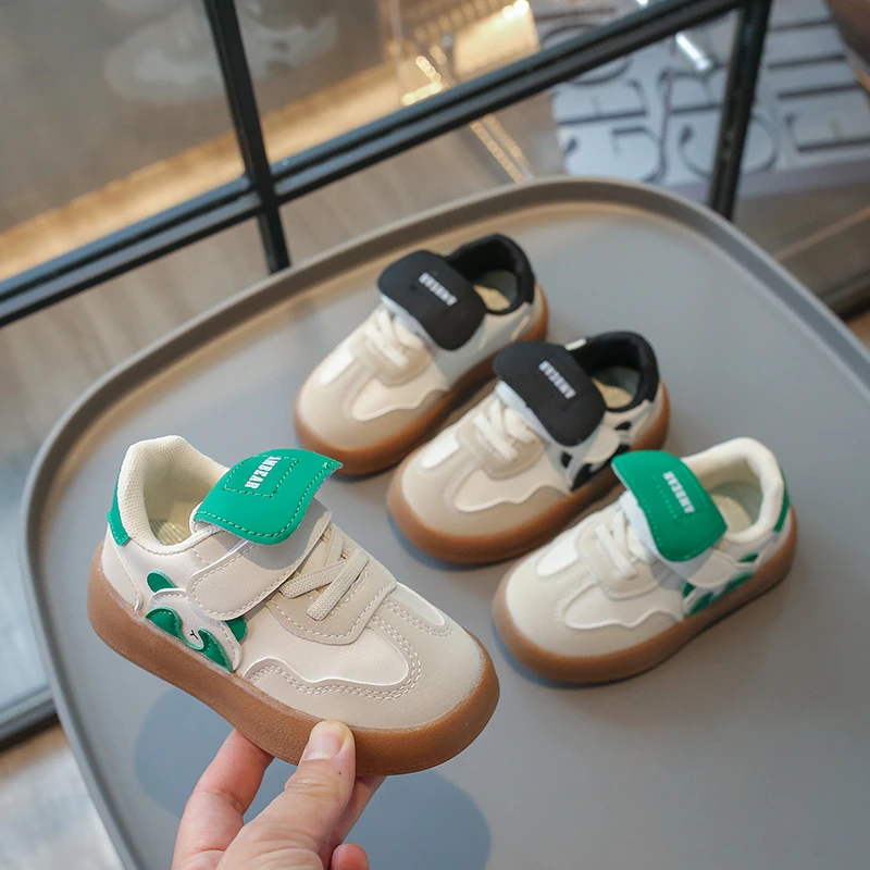 儿童可爱卡通熊猫板鞋2025春季新款男童时尚百搭跑步鞋女童休闲鞋