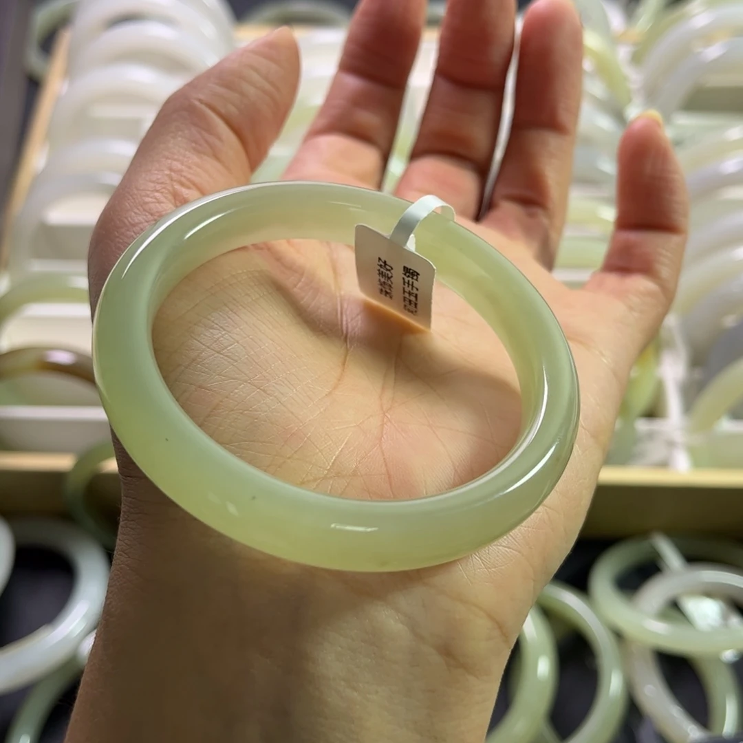 和田玉手镯57圈口未镶嵌