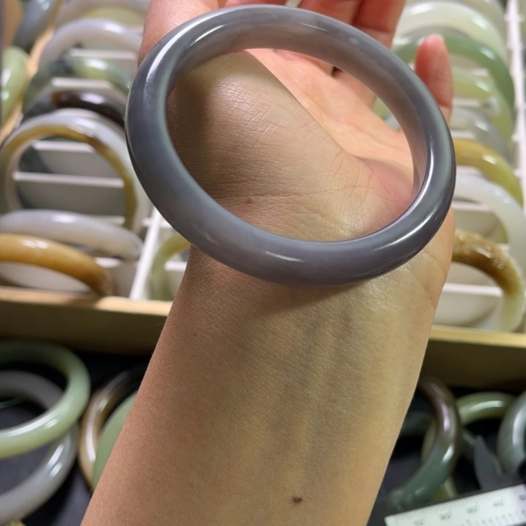 【闪购商品】和田玉手镯60圈口未镶嵌听****音