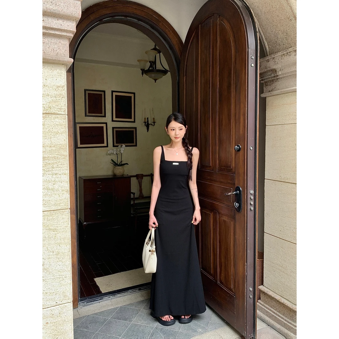 黑色吊带连衣裙女修身大摆裙2024新款收腰显瘦针织长裙