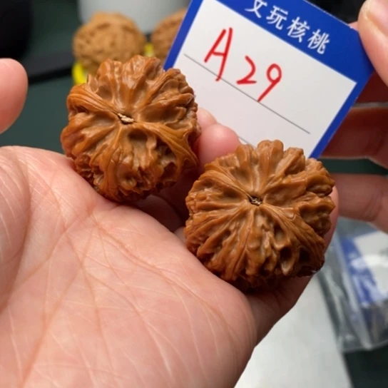 文玩核桃把件野牛