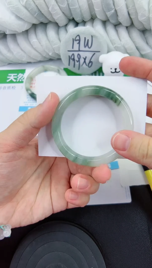 【闪购商品】石英质玉手镯未镶嵌147