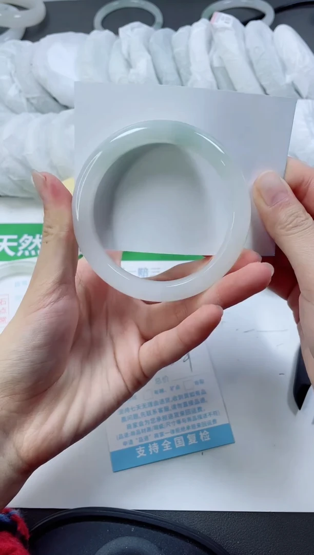 【闪购商品】石英质玉手镯未镶嵌54-58.6