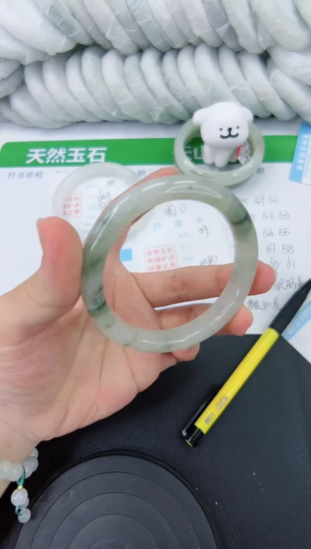 【闪购商品】石英质玉手镯未镶嵌189
