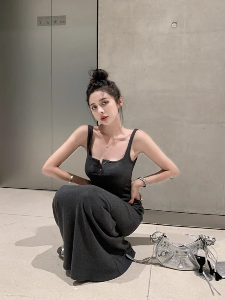 （福利83）纽扣吊带裙