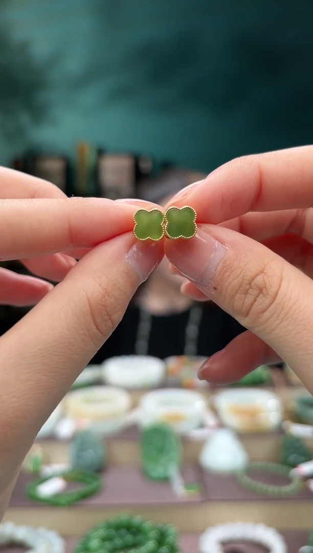 【闪购商品】和田玉耳钉银S925镶嵌四叶草耳钉