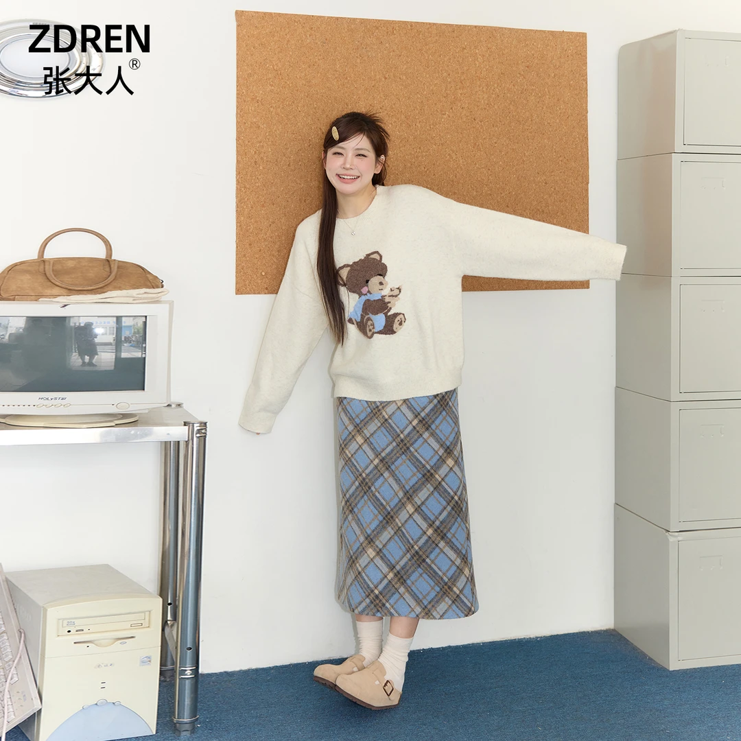 张大人星月童话大码女装胖妹妹秋冬甜美小熊毛衣搭格纹半裙套装