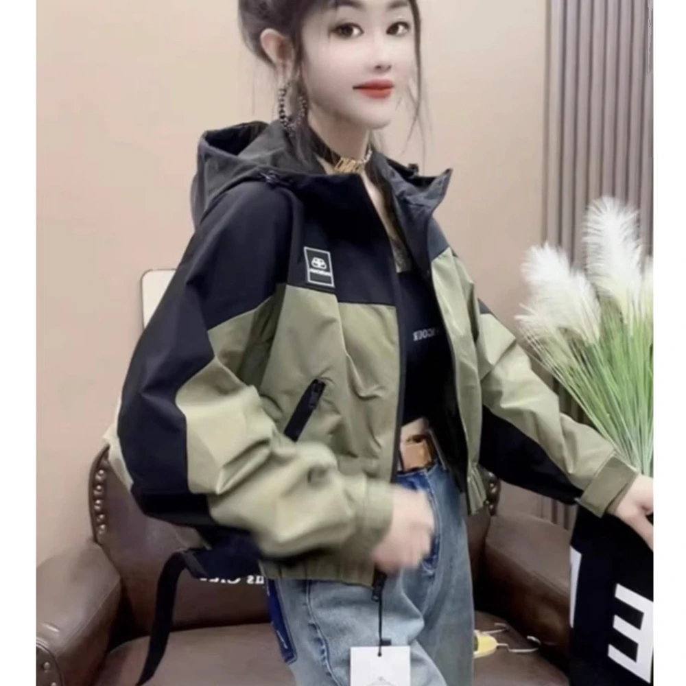精选撞色拼接冲锋衣外套女春秋季新款小个子休闲户外短款夹克上衣