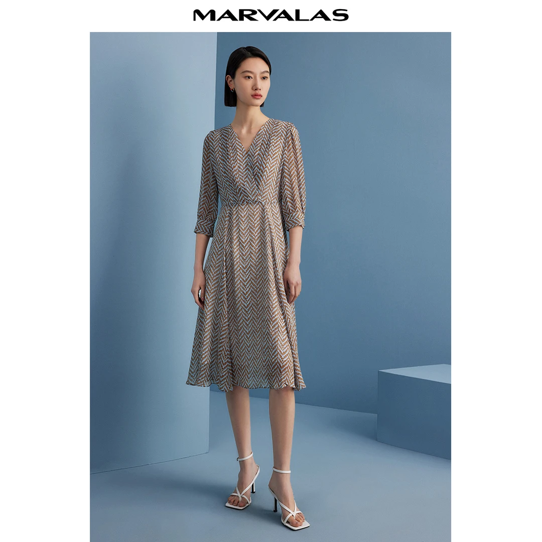 【曼德诗】纯色气质V领连衣裙复古女夏季短袖套头中长款M534201444