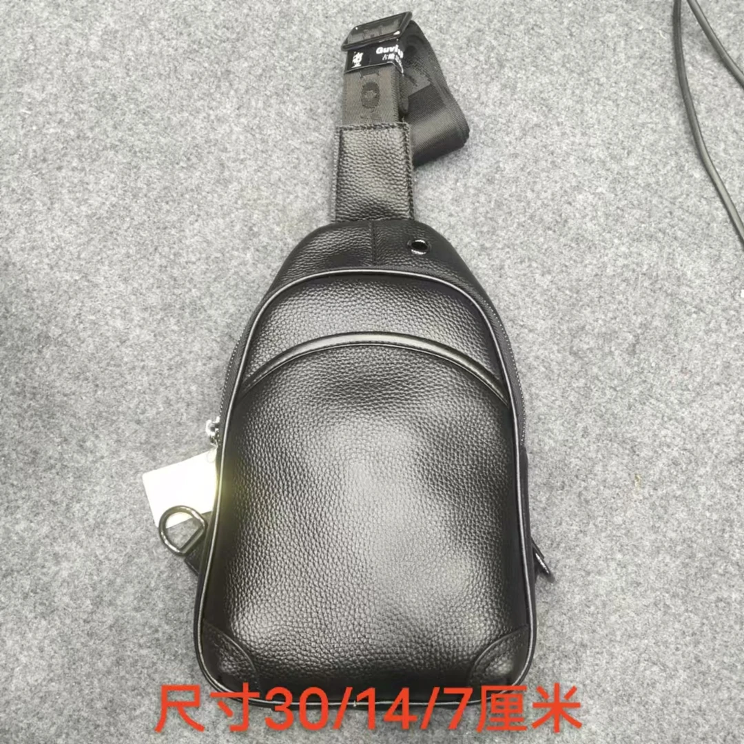 7717 黑色头层牛皮 全皮 新款 时尚 潮流 胸包