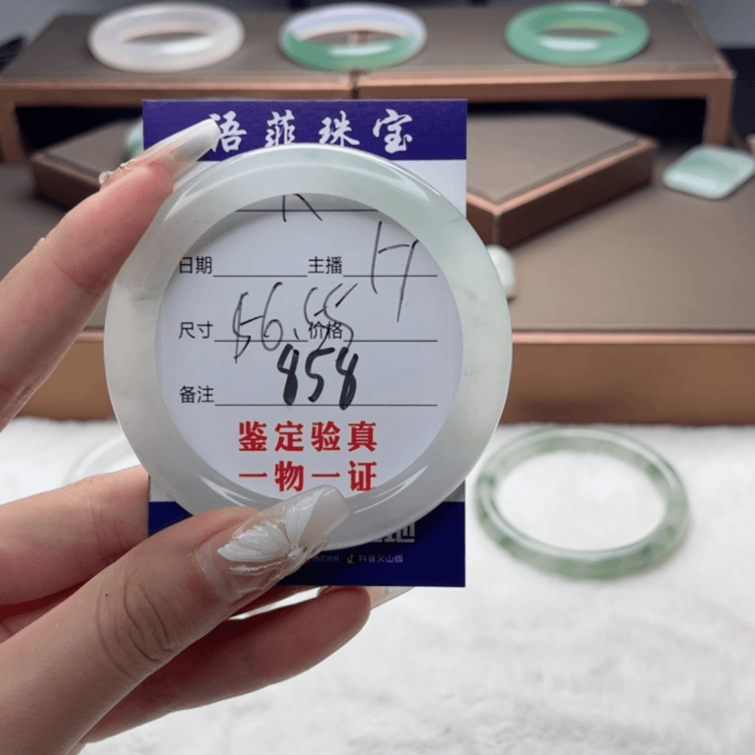 石英质玉手镯未镶嵌?*