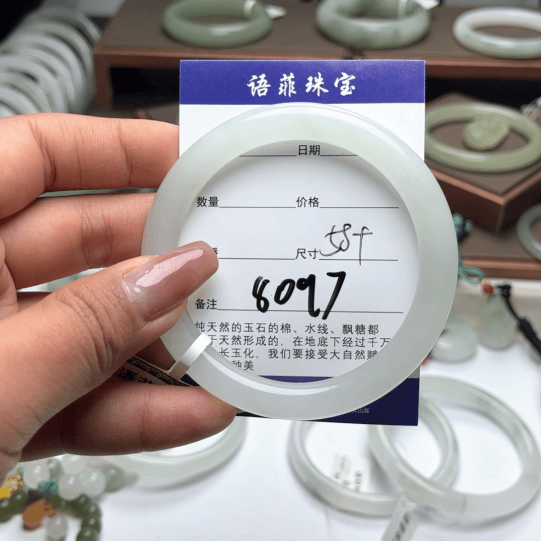 【闪购商品】石英质玉手镯未镶嵌七**七