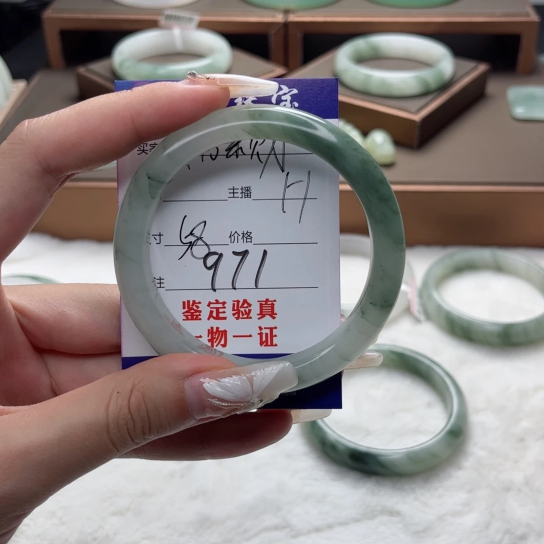 石英质玉手镯未镶嵌八***?