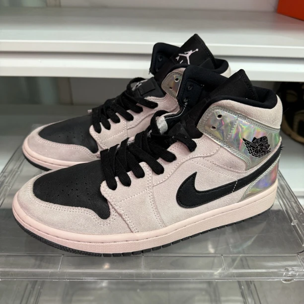 42码 aj1卡其镭射 99新 市价1829