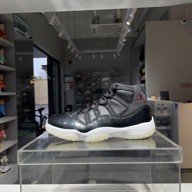 41码 aj11大魔王 原盒 41码 充新成色 球鞋