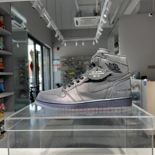 42.5码 aj1变色龙 42.5码 穿一次 有备用鞋带 球鞋无原盒