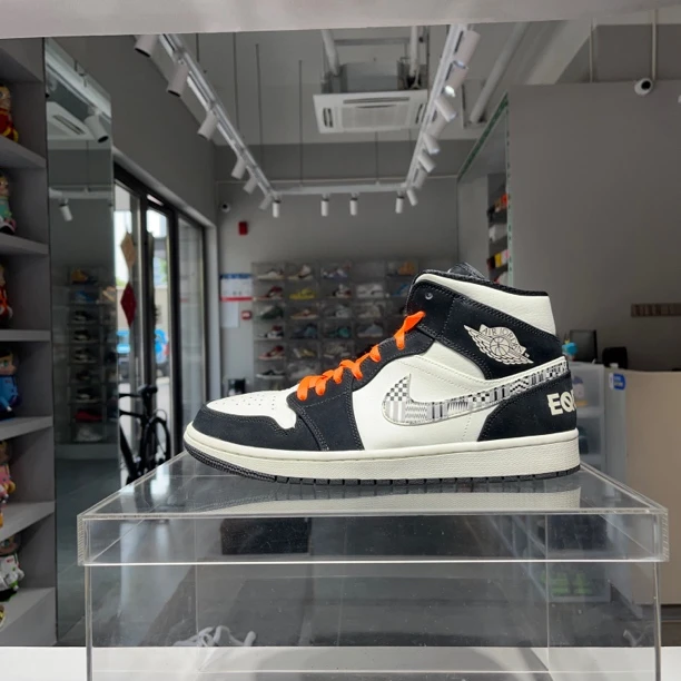 44码 aj1黑人月 原盒 44码 充新成色 球鞋
