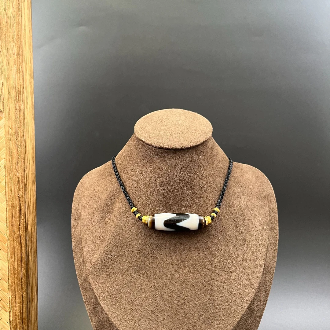 精品上肯黑白虎牙手工颈饰颈链