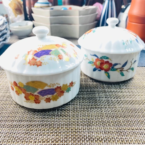 锦松梅清秀作瓷罐