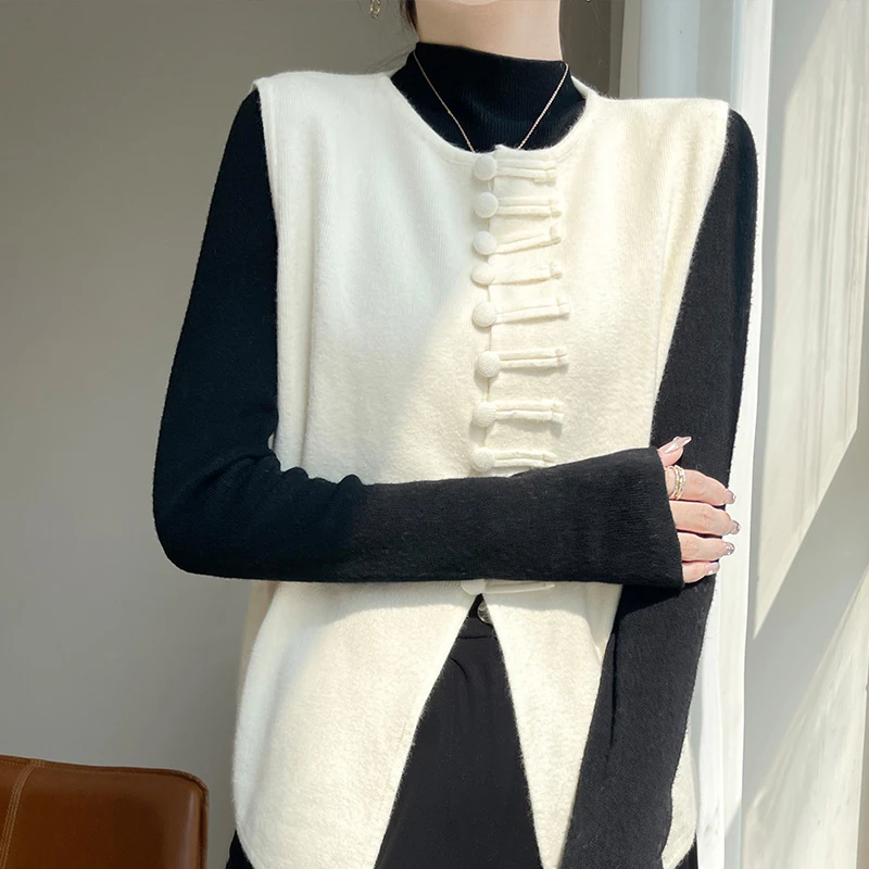 2024秋冬新款白色小香风百搭针织开衫马甲女士毛衣新中式坎肩上衣