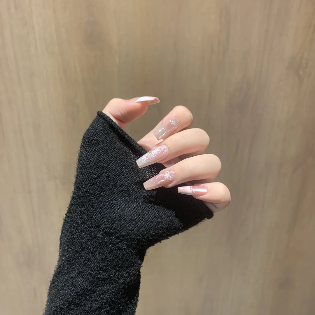 在逃公主#《小柒家》2025早春夏季爆款半手工穿戴甲显白ins110