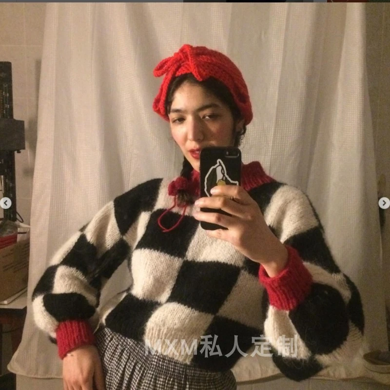 2023春装新款女士百搭洋气INS长袖圆领黑白格子棋盘格毛衣套头女